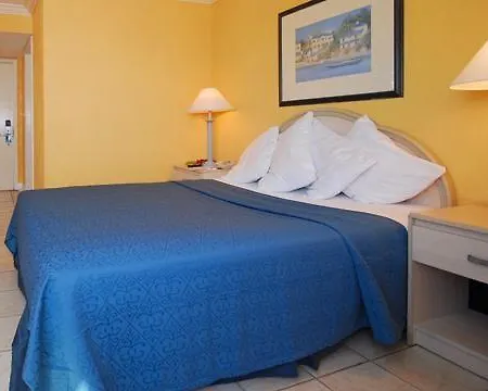 Holiday Inn Express & Suites Nassau